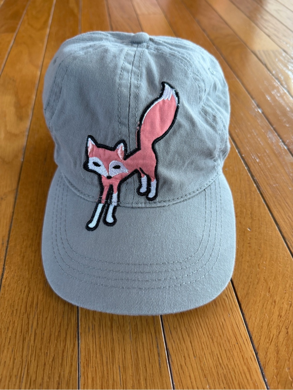 New NWT Kohls SO Brand Adjustable Baseball Hat Cap Gray Embroidered Red Fox
